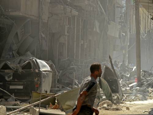 Syria has rejected claims by human rights groups that it has cluster bombs in its weapons arsenal. (AAP)