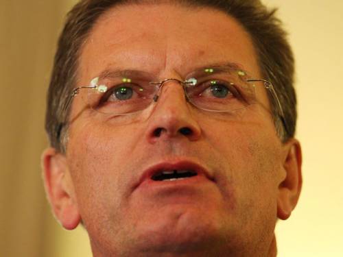Mr Baillieu retains a comfortable lead as preferred premier - 46 to 23 - but it has narrowed by nine points since the last survey. (AAP)