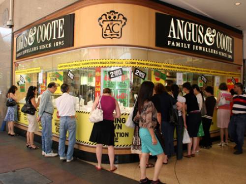 Leading economic forecaster Access Economics says Australia is through the worst of the economic crisis, suffering a small recession while most of the world endures a big one. (Chiara Pazzano, SBS)