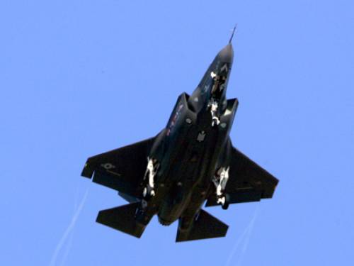 The Pentagon says it has grounded its entire fleet of F-35 fighter jets. (AAP)