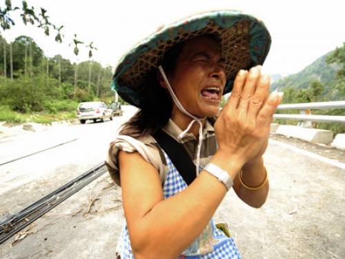 A woman mourns loved-ones killed in typhoons in Taiwan in 2009. (Getty)