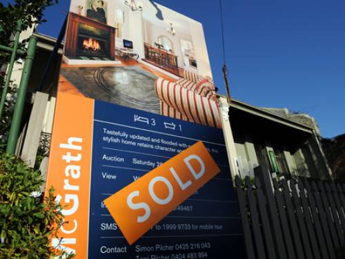 Only five per cent of the 786 people surveyed had no plans to buy property, while seven per cent said they would rather buy shares, the poll published on Tuesday showed. (AAP)