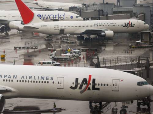The number of aircraft built by western manufacturers lost per million sectors flown fell to 0.37 in 2011, from 0.61 the prior year. (AAP)