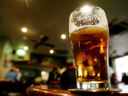 Australia's three biggest sporting codes are under pressure to end alcohol sponsorship, after a dozen other clubs banned such funding. (AAP)