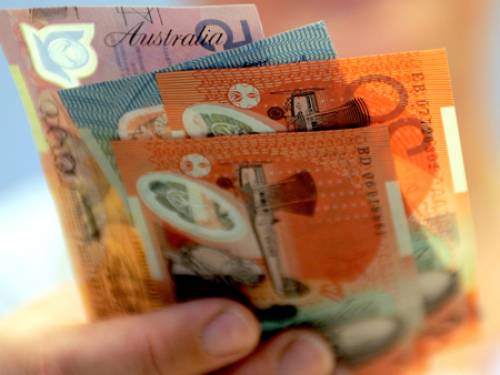 The Treasury has warned halting government stimulus spending would risk stalling the economy. (AAP)