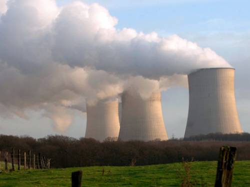 A 2007 Newspoll commissioned by The Australia Institute found 46 per cent of people were against nuclear power, compared with 36 per cent for it. (File: AAP)