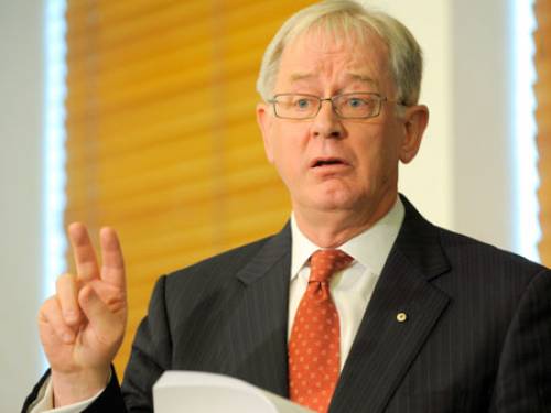 Former climate change spokesman Andrew Robb has voiced his opposition tot he ETS deal (AAP)