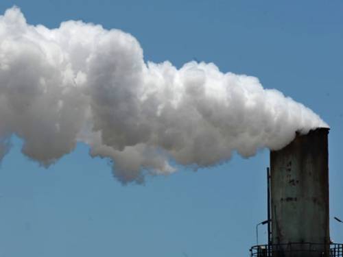 The ETS deal was struck between coalition frontbencher Ian Macfarlane and Climate Change Minister Penny Wong, and provides more concessions to the coal, electricity supply and LNG sectors. (AAP)