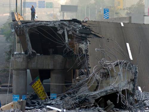 Authorities have made contact with more than 300 of the 400 Australians known to be in Chile, with no reports of injuries. (File AAP)