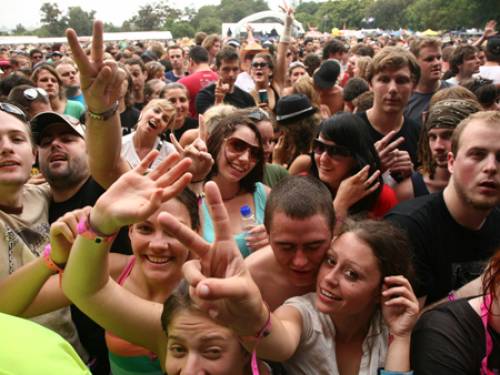 The Australian Greens say 20th century thinking has stopped the government forming a population policy, after Prime Minister Kevin Rudd admitted he hasn't sought advice on a sustainable figure. (AAP)