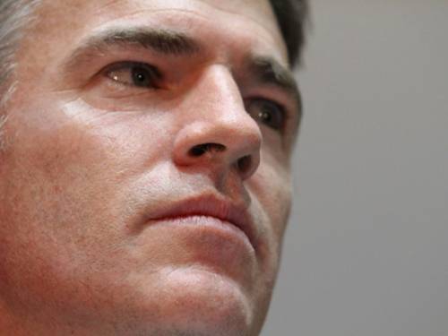Mr Oakeshott will back Labor in federal parliament when a vote is taken on health care rebates. (AAP)