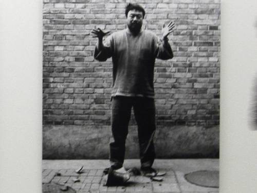 Weiwei smashing a vase in part of a series of photos. (APN) 