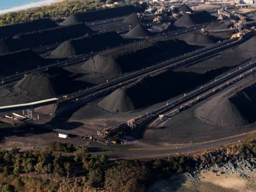 The IMF says Australia still faces some economic risk. (AAP)