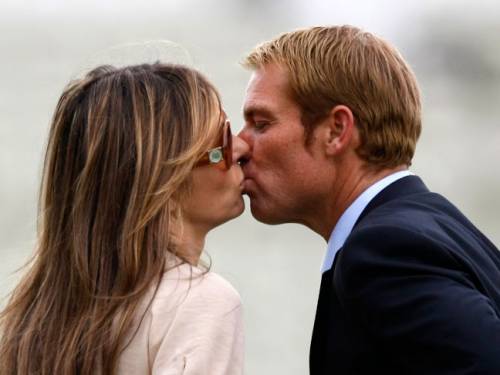 Shane Warne and model Liz Hurley are reported to be engaged after the legendary Australian spin bowler proposed in a restaurant in Scotland. (AAP)