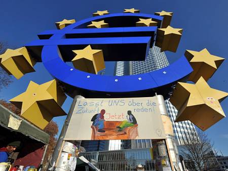 OECD warns of  'severe' risk in eurozone