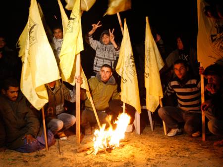Palestinian prisoners to end hunger strike