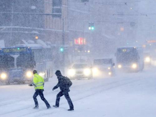 People and traffic battle through the snow in Helsinki.(Getty)