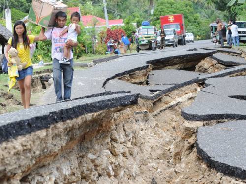 The landslide buried homes in the village of Planas in Guihulngan City and Solongon in La Libertad town. (Getty)