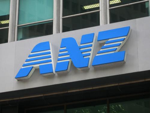 Treasurer Wayne Swan says ANZ customers who are angry at the bank's interest rate rise can find a better deal elsewhere. (AAP)