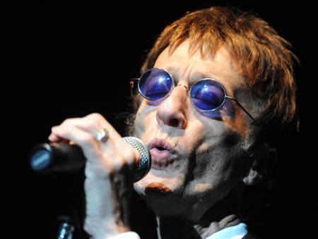 Bee Gees star Robin Gibb dies aged 62