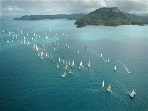 The fleet heads off in Race 1 at the Hamilton Island Hahn Premium Race Week off Hamilton Island in North Queensland August 20, 2005. REUTERS/Jack Atley
