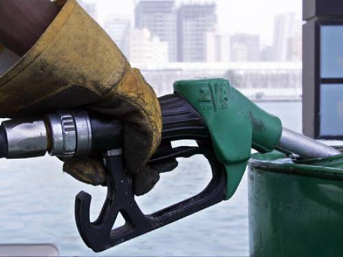Steady global oil prices, a strong Australian dollar and a stable wholesale petrol price are all pointing away from an Easter price hike. (File AAP)