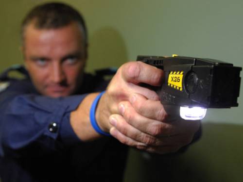 Australian police have not yet been issued with the new triple-stun Taser gun. (File Getty) 