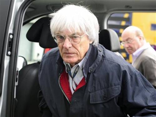 Formula One chief executive Bernie Ecclestone arrives in the paddock in Silverstone, central England, before Sunday's British F1 Grand Prix June 20, 2009. REUTERS/Nigel Roddis