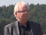 Travel with SBS's Les Murray, trying to find the people smuggler who helped him flee Hungary.