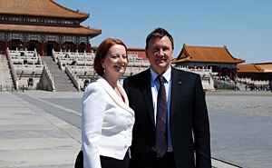 Prime Minister Julia Gillard and partner Tim Mathieson in Beijing's Forbidden City. (AAP)