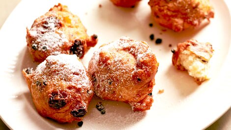 Dutch doughnuts (oliebollen)
